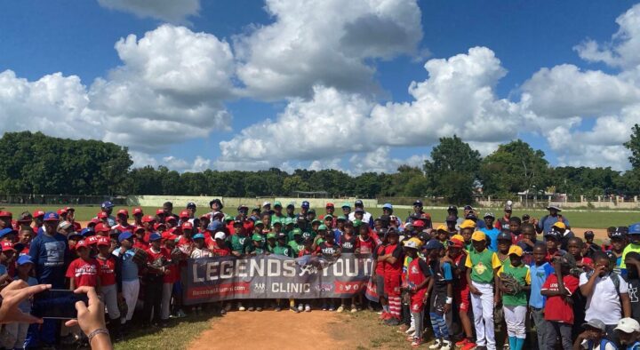 ImpACTA Kids Foundation y MLBPAA impactan la vida de más de 200 niños en Consuelo